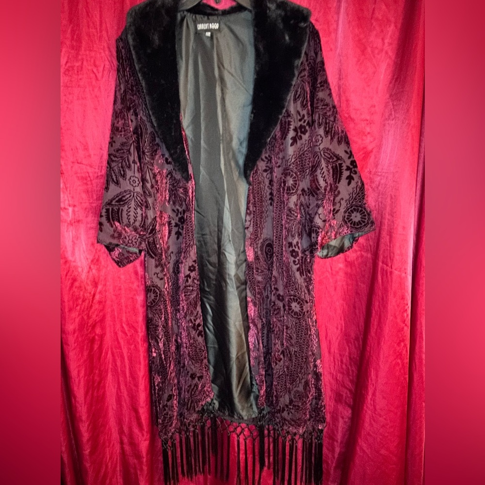 Dollskill Current Mood Vintage Romance Velvet Duster with Faux Fur Trim